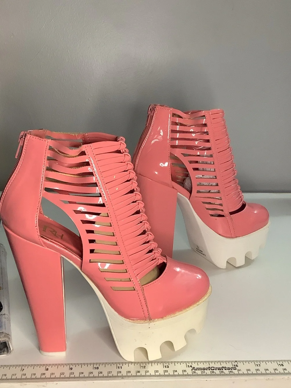 FRH Fahrenheit Coral Pink Strappy Platform High-Heel Lug Booties Size 9
